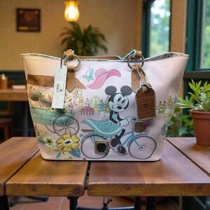 Dooney & Bourke Disney Parks 2020 Epcot Flower & Garden Tote